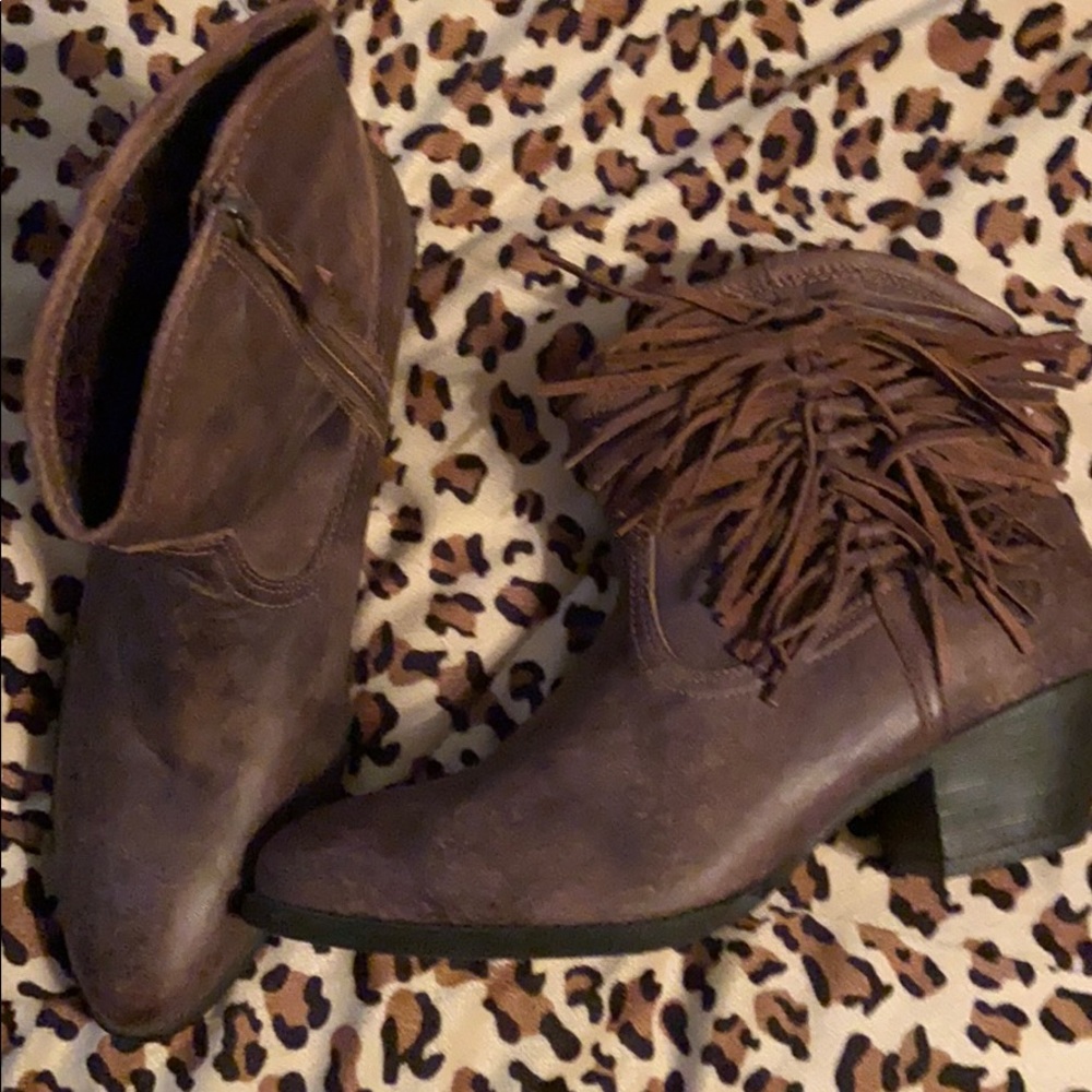 Women’s Ariat fringe booties